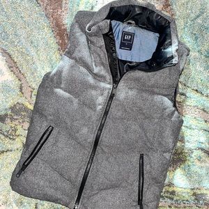 Grey Gap Puffy Vest ⭐️